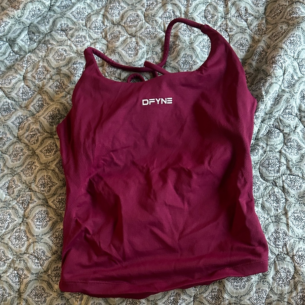 DFYNE Women's Maroon Strappy Sports Bra Tank